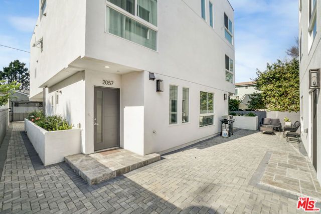 2057 S Garth Avenue, Los Angeles, CA 90034