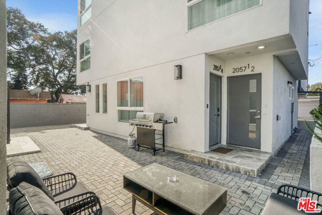 2057 S Garth Avenue, Los Angeles, CA 90034