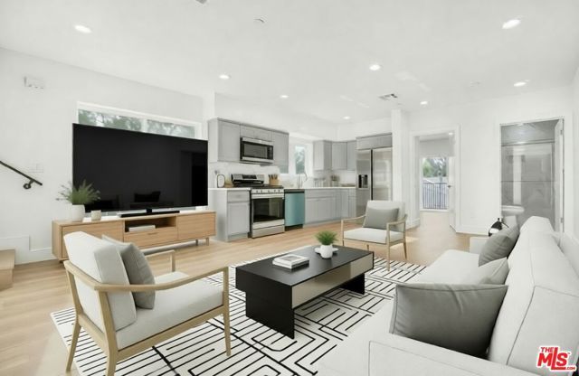 2057 S Garth Avenue, Los Angeles, CA 90034