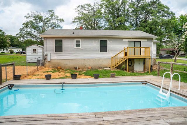 548 Honeysuckle Road, Spartanburg, SC 29303