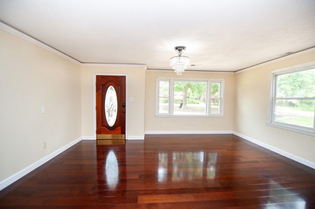 548 Honeysuckle Road, Spartanburg, SC 29303