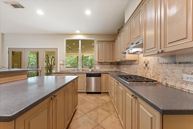 10 Seneca Place, The Woodlands, TX 77382