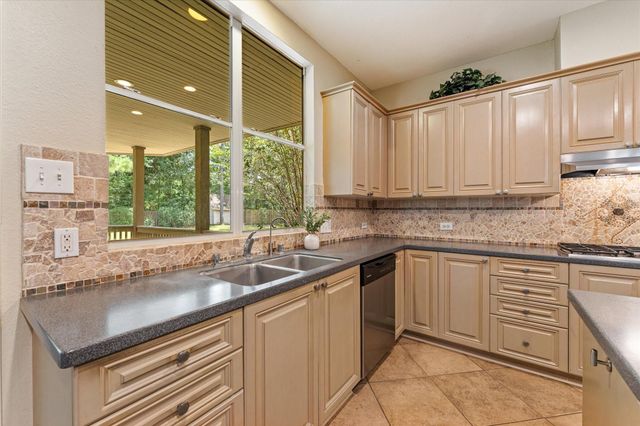10 Seneca Place, The Woodlands, TX 77382