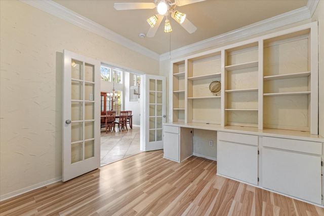 10 Seneca Place, The Woodlands, TX 77382