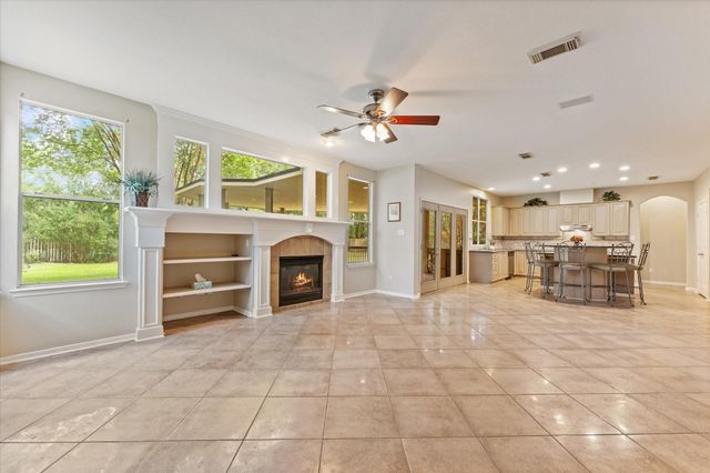 10 Seneca Place, The Woodlands, TX 77382
