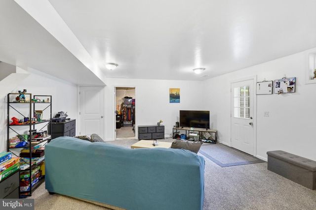 113 DIVOT CT, Front Royal, VA 22630