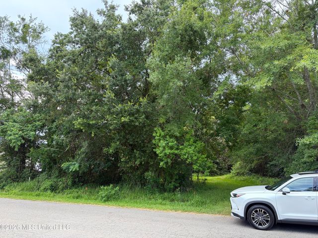 6821 Bienville Drive, Biloxi, MS 39532