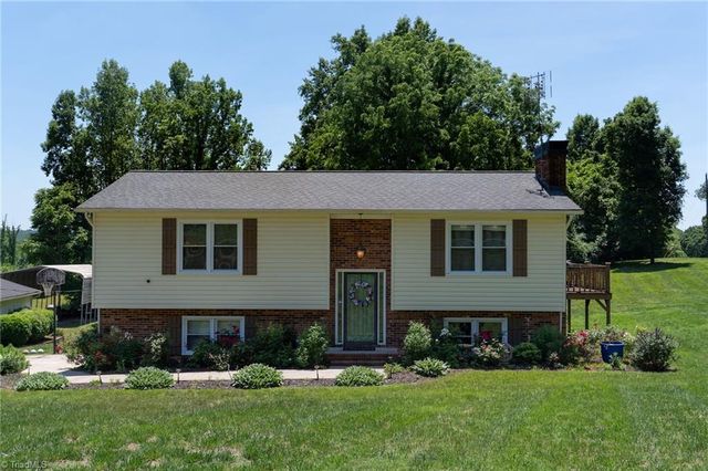 1744 R Chipman Drive, Yadkinville, NC 27055