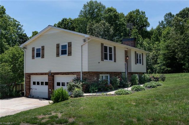 1744 R Chipman Drive, Yadkinville, NC 27055
