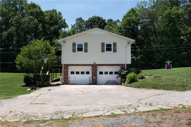 1744 R Chipman Drive, Yadkinville, NC 27055