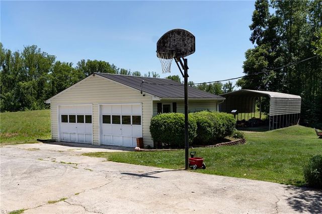 1744 R Chipman Drive, Yadkinville, NC 27055