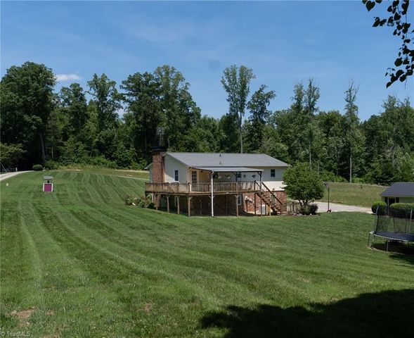1744 R Chipman Drive, Yadkinville, NC 27055