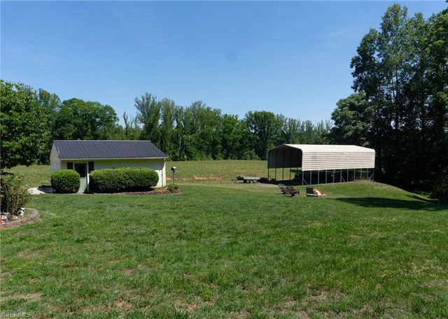 1744 R Chipman Drive, Yadkinville, NC 27055