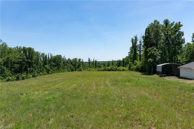 1744 R Chipman Drive, Yadkinville, NC 27055