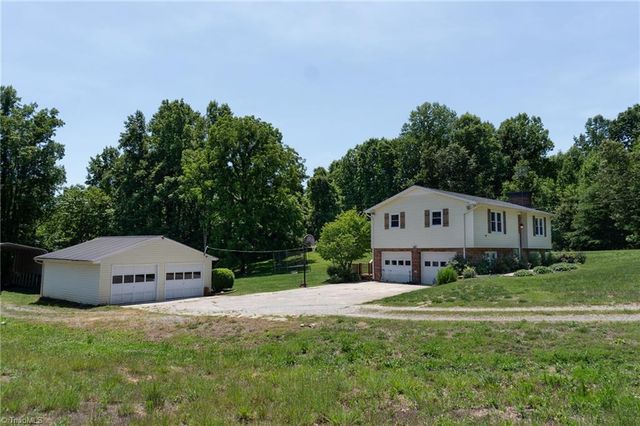 1744 R Chipman Drive, Yadkinville, NC 27055