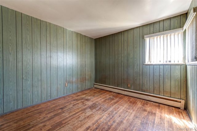 9 Johnson Place, Lindenhurst, NY 11757