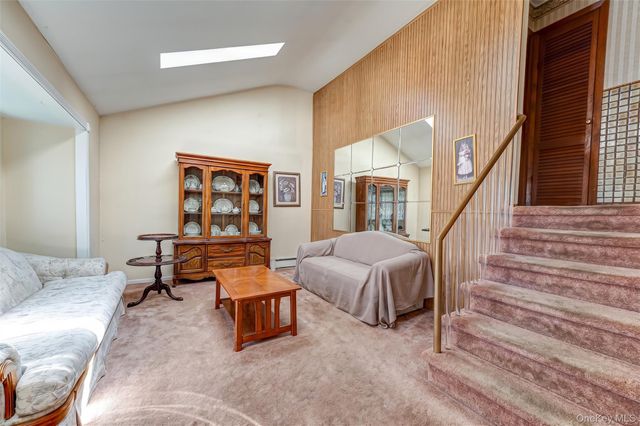 9 Johnson Place, Lindenhurst, NY 11757
