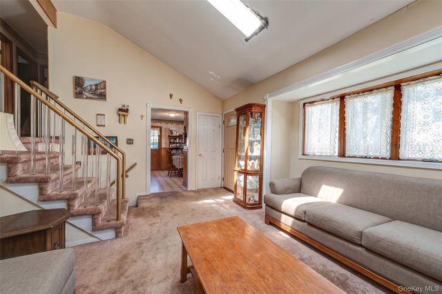 9 Johnson Place, Lindenhurst, NY 11757