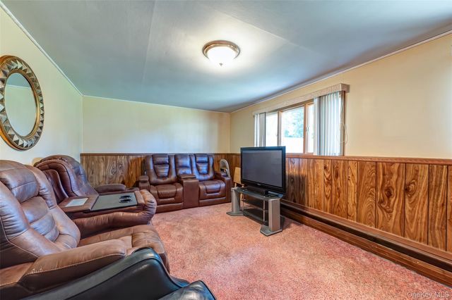 9 Johnson Place, Lindenhurst, NY 11757