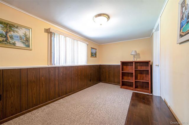 9 Johnson Place, Lindenhurst, NY 11757