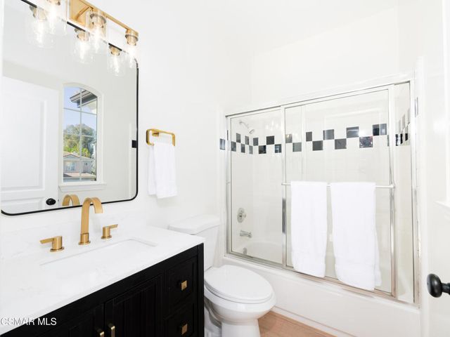 185 Laurel Wood Court, Simi Valley, CA 93065