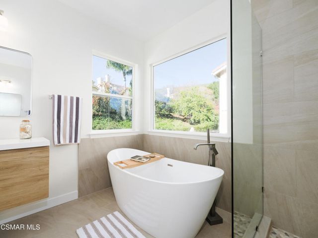 185 Laurel Wood Court, Simi Valley, CA 93065