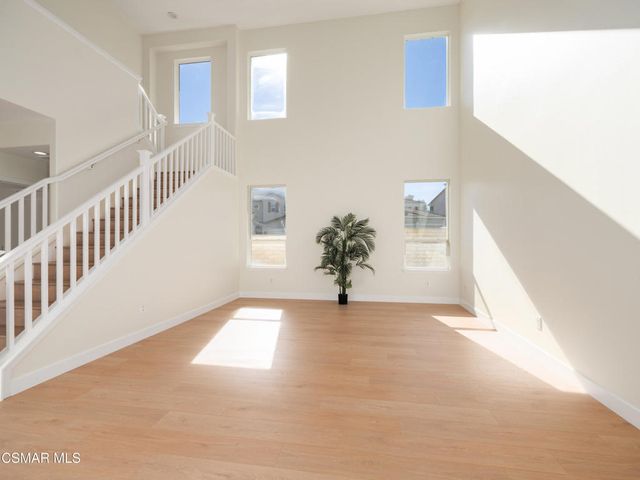 185 Laurel Wood Court, Simi Valley, CA 93065