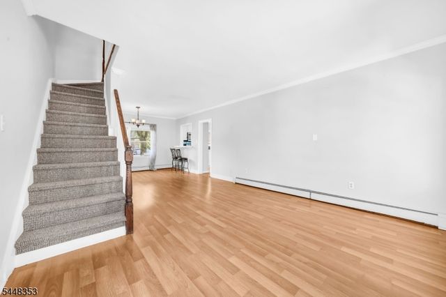 33 Asbury Pl, Parsippany-troy Hills Twp., NJ 07878