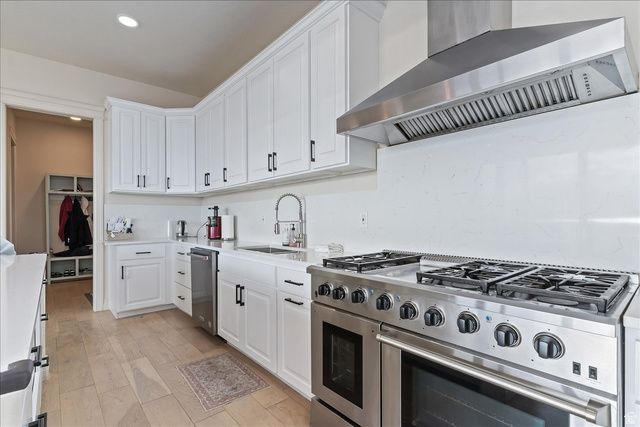 1013 W SEASONS VIEW CT, Lehi, UT 84043