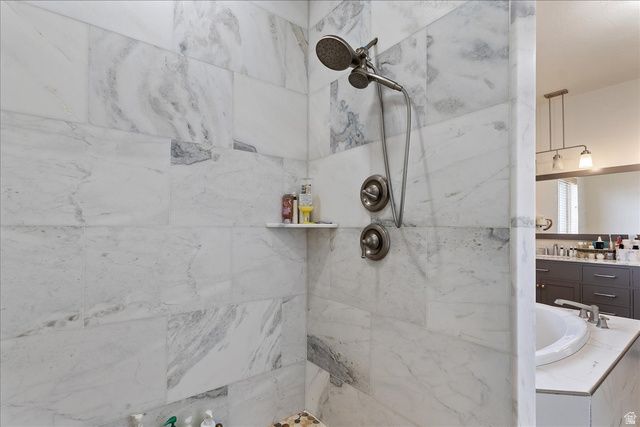 1013 W SEASONS VIEW CT, Lehi, UT 84043