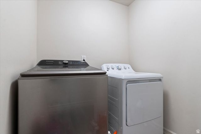 1013 W SEASONS VIEW CT, Lehi, UT 84043