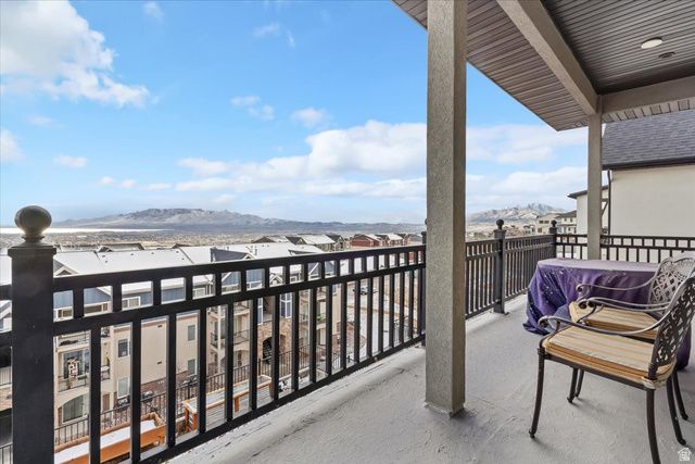 1013 W SEASONS VIEW CT, Lehi, UT 84043