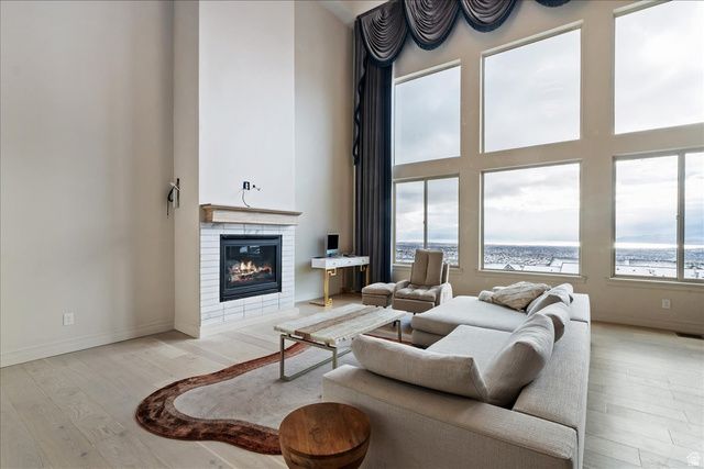 1013 W SEASONS VIEW CT, Lehi, UT 84043