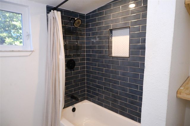 212 W HIAWATHA STREET, Tampa, FL 33604