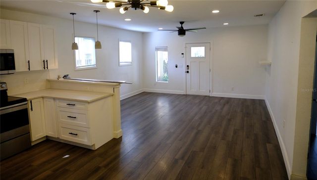 212 W HIAWATHA STREET, Tampa, FL 33604