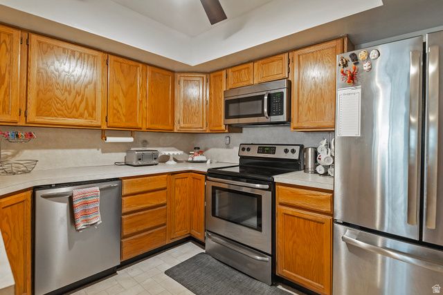 1077 E DEERWALK LN, Ogden, UT 84404