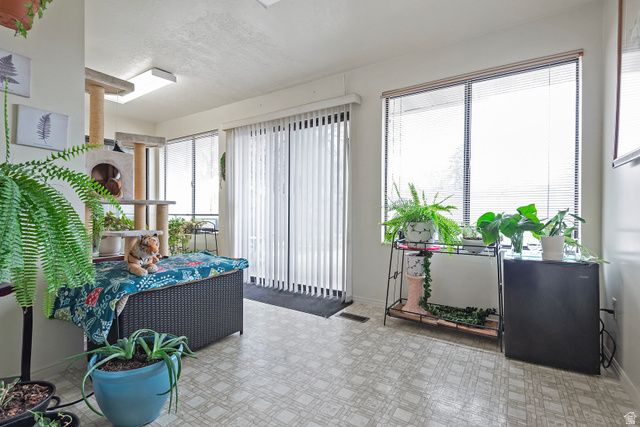 1077 E DEERWALK LN, Ogden, UT 84404