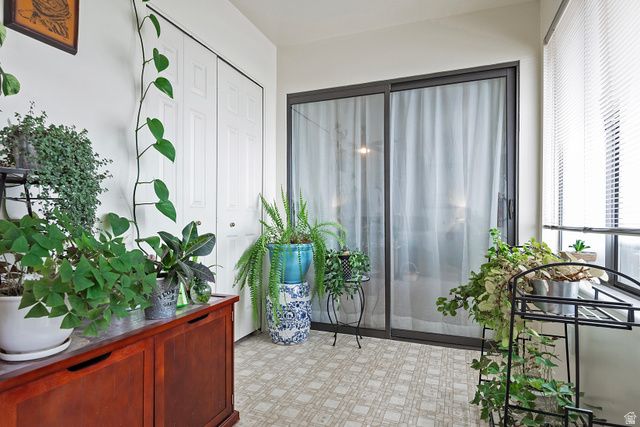 1077 E DEERWALK LN, Ogden, UT 84404