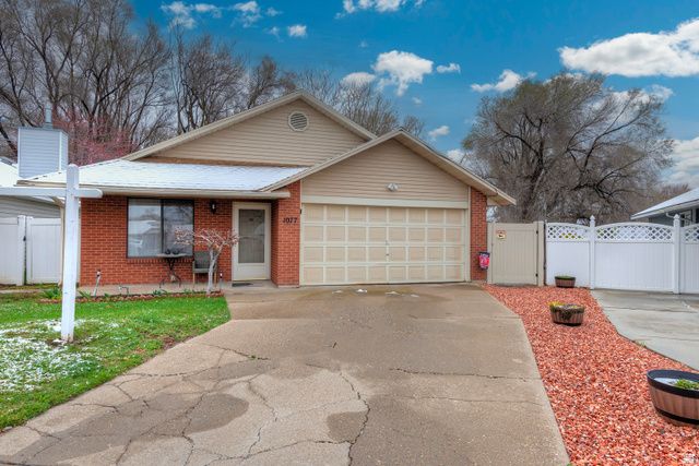 1077 E DEERWALK LN, Ogden, UT 84404