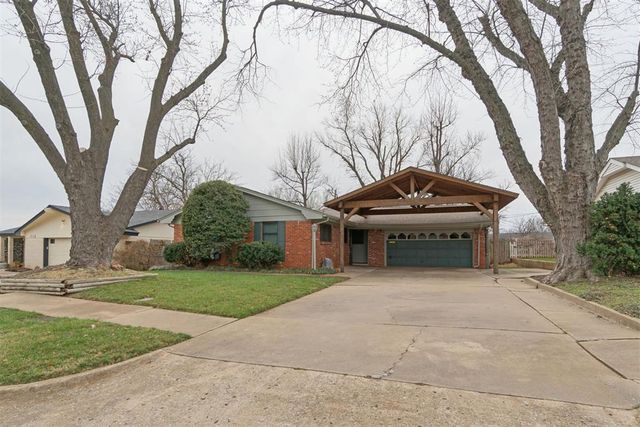 712 E 27th Place, Edmond, OK 73013
