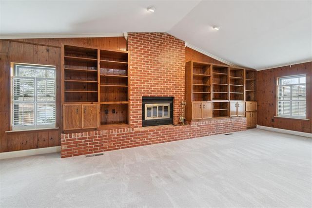 712 E 27th Place, Edmond, OK 73013