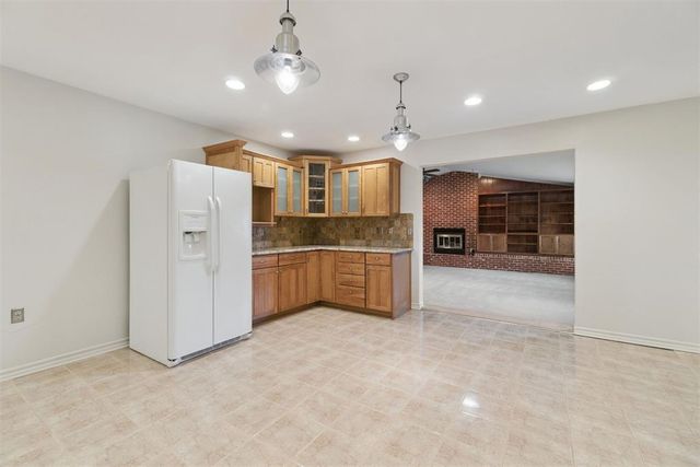 712 E 27th Place, Edmond, OK 73013