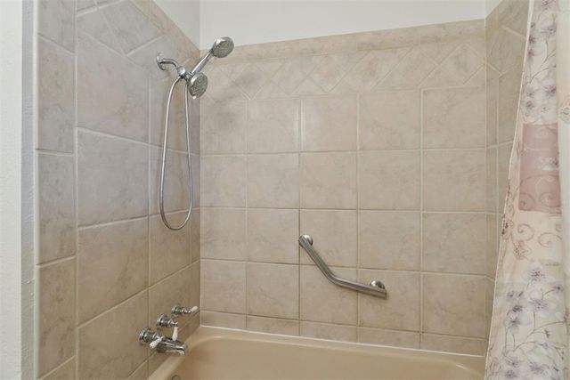 712 E 27th Place, Edmond, OK 73013