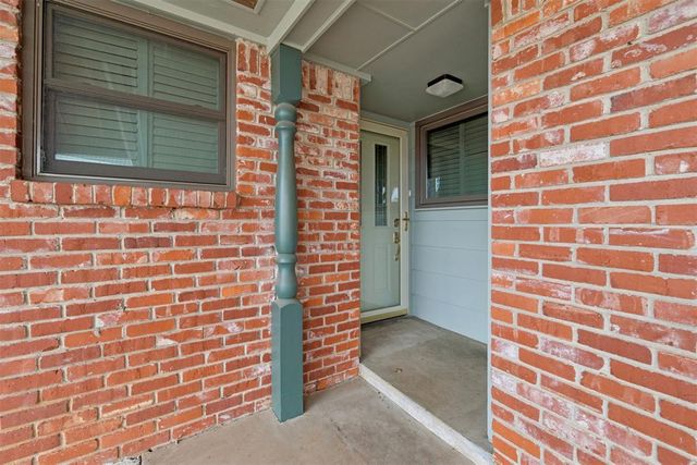 712 E 27th Place, Edmond, OK 73013