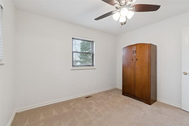 712 E 27th Place, Edmond, OK 73013