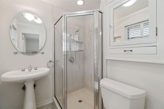 712 E 27th Place, Edmond, OK 73013