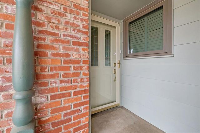 712 E 27th Place, Edmond, OK 73013