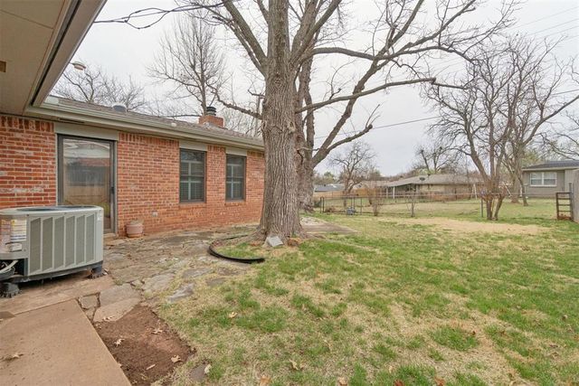 712 E 27th Place, Edmond, OK 73013