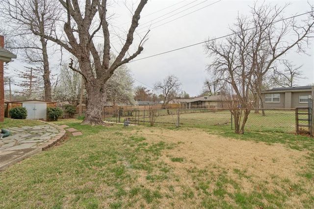 712 E 27th Place, Edmond, OK 73013