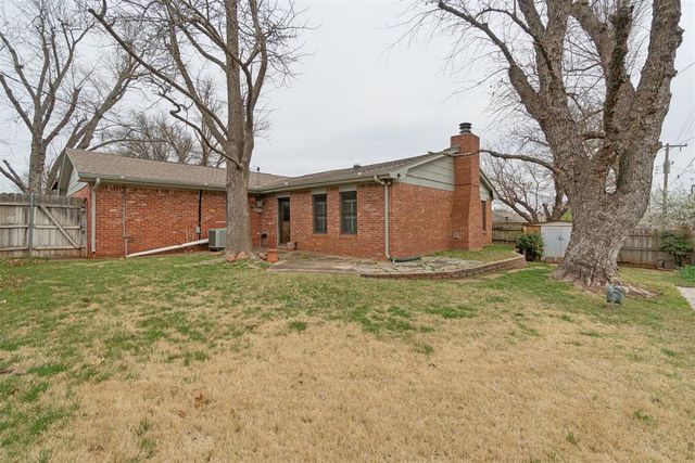 712 E 27th Place, Edmond, OK 73013